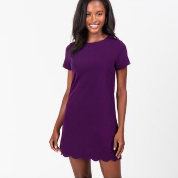 Francesca’s Kim scalloped Hem dress - Picture 1 of 4
